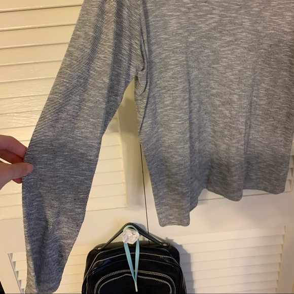 Striped Flowy Tops - Picture 3 of 4